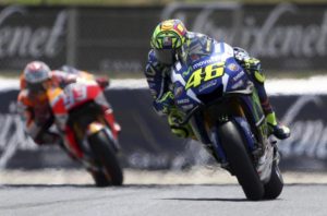 Italian MotoGP rider Valentino Rossi (R) of the Movistar Yamaha team leads the race ahead of Spanish Marc Marquez (L) of the Repsol Honda team during the Motorcycling Grand Prix of Catalunya at Catalunya circuit in Montmelo, near Barcelona, northeastern Spain, 05 June 2016. EFE/Toni Albir