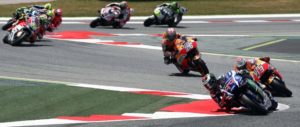 epa05346959 Spanish MotoGP rider Jorge Lorenzo (front) of the Movistar Yamaha team leads the race during the Motorcycling Grand Prix of Catalunya at Catalunya circuit in Montmelo, near Barcelona, northeastern Spain, 05 June 2016.  EPA/ALEJANDRO GARCIA