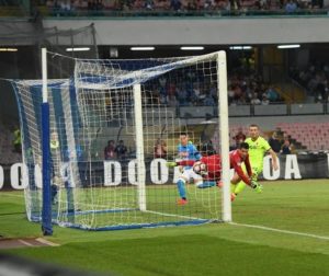 Napoli conquista la vetta del Campionato