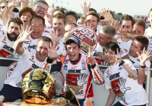 Marquez con il team della Honda