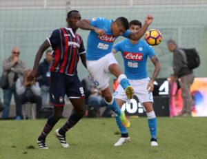 Il Napoli vince a Crotone e si rimette in corsa 