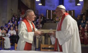 Il vescovo Munib A. Younan, presidente della Federazione Luterana Mondiale con Papa Francesco