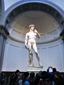 Il David di Michelangelo alla Galleria dell'Accademia 