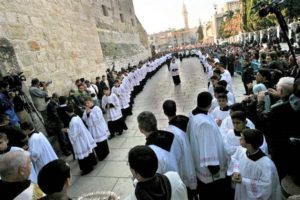 Processione natalizia in attesa della Nascita